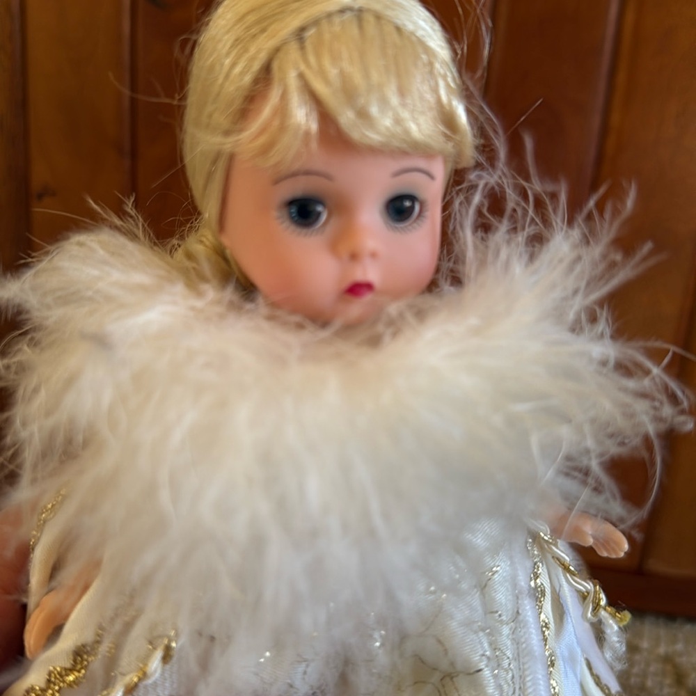RARE madame Alexander Snow Queen collectible 8” doll with Kaiser doll stand - Picture 4 of 11